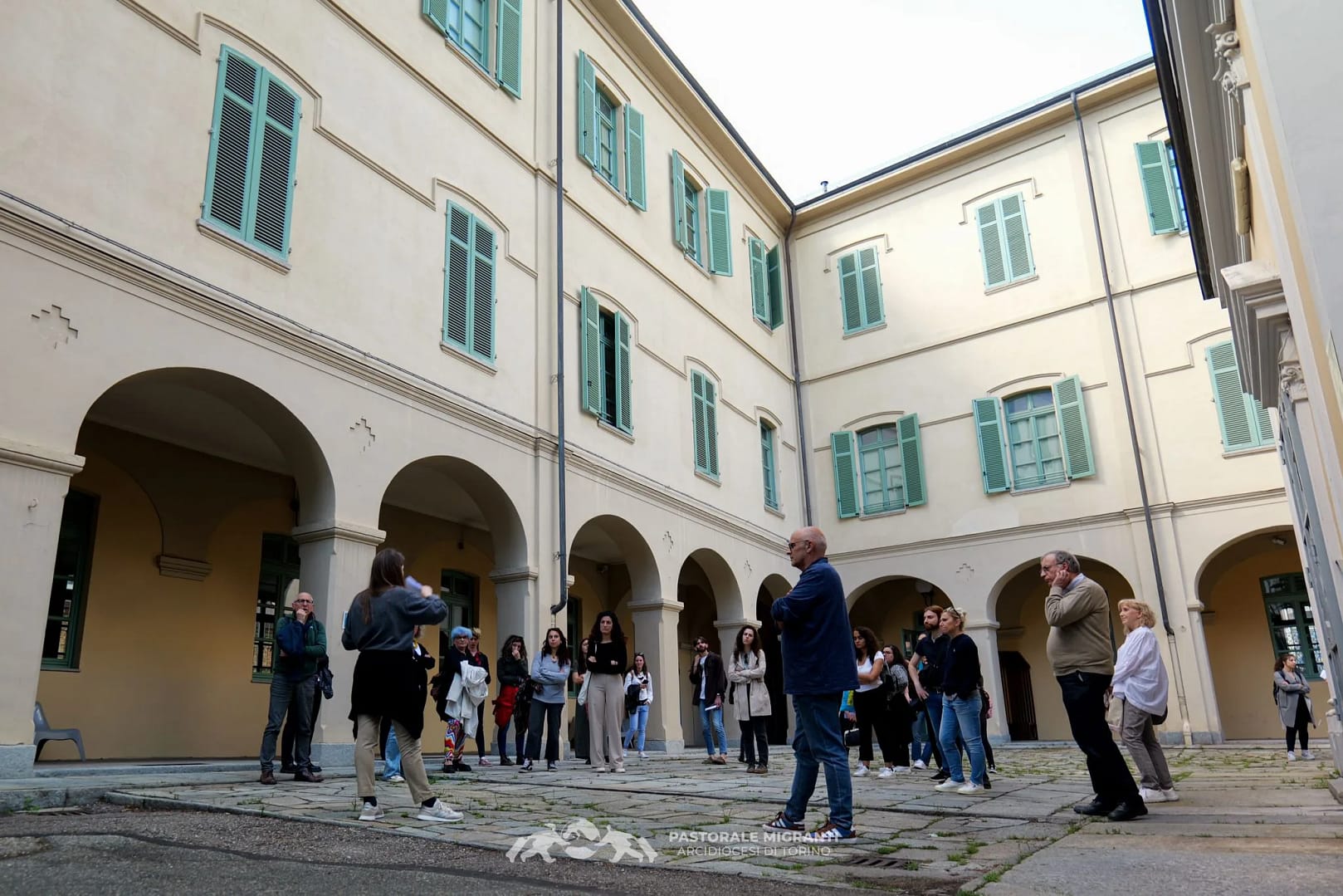 Il cortile del Rifugio (2024) © Marcos Dorneles