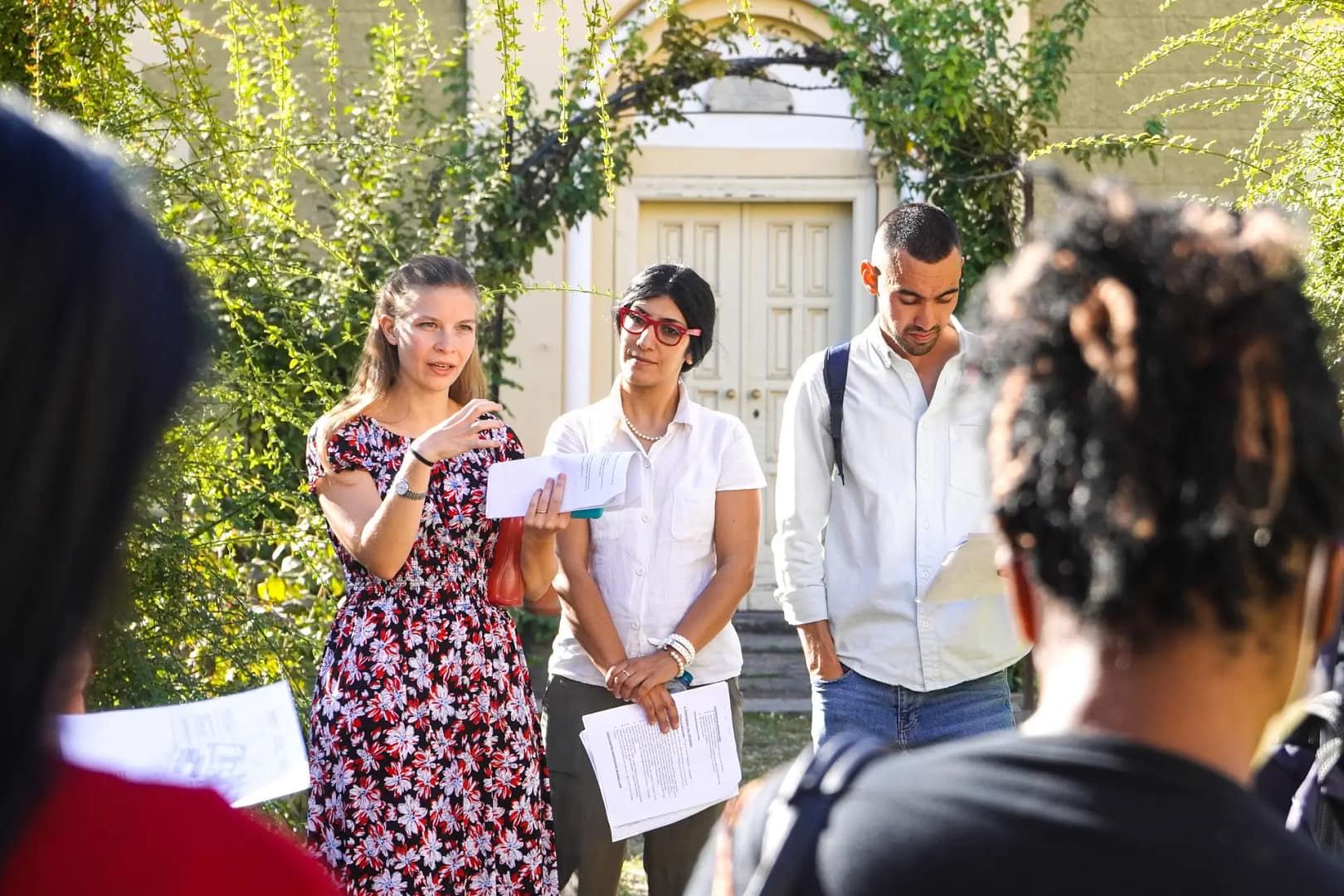 Alcune guide durante una visita al Distretto Sociale Barolo (Festival dell'Accoglienza 2023) © Marcos Dorneles